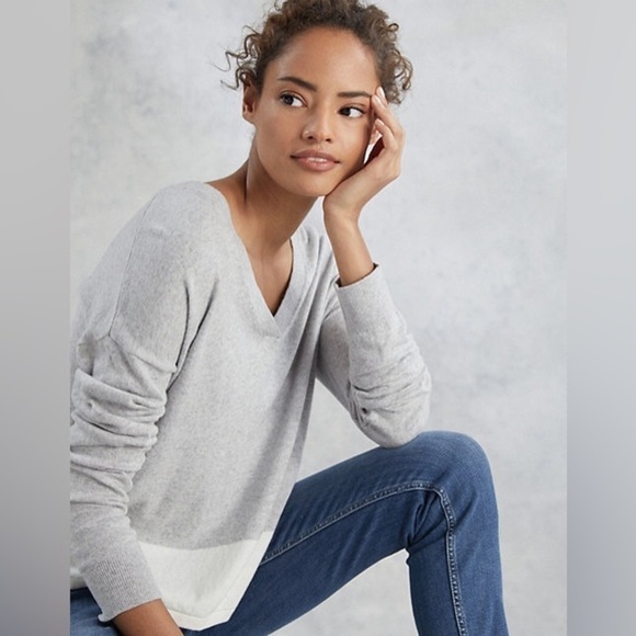 Dynamite Tops - Dynamite Vneck layered sweater blouse grey salt & pepper and white size xs‍